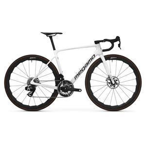 megamo-raise-00-2027-white-ice.jpg